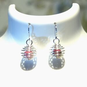 Small globe dangle earrings with pink beads ED-6-003